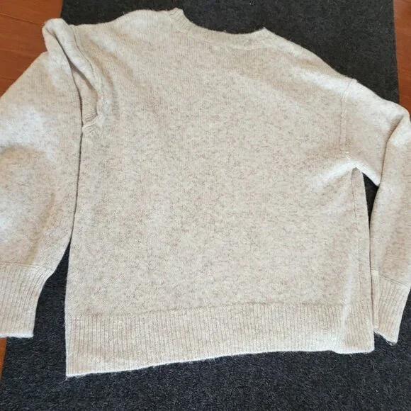 NWT - J Crew Oatmeal color sweater Size Label M,  Fit oversized or large - Picture 9 of 13